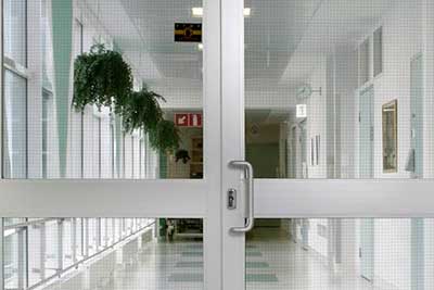 Внутренние двери из алюминия