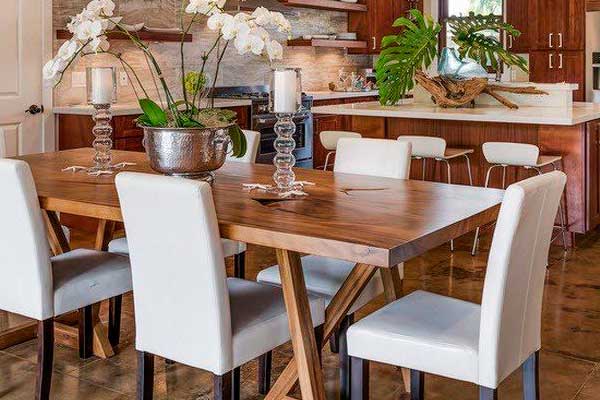 Дизайн в столовой в доме