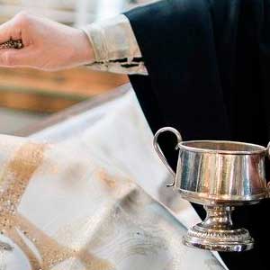 Отпевание усопшего в церкви